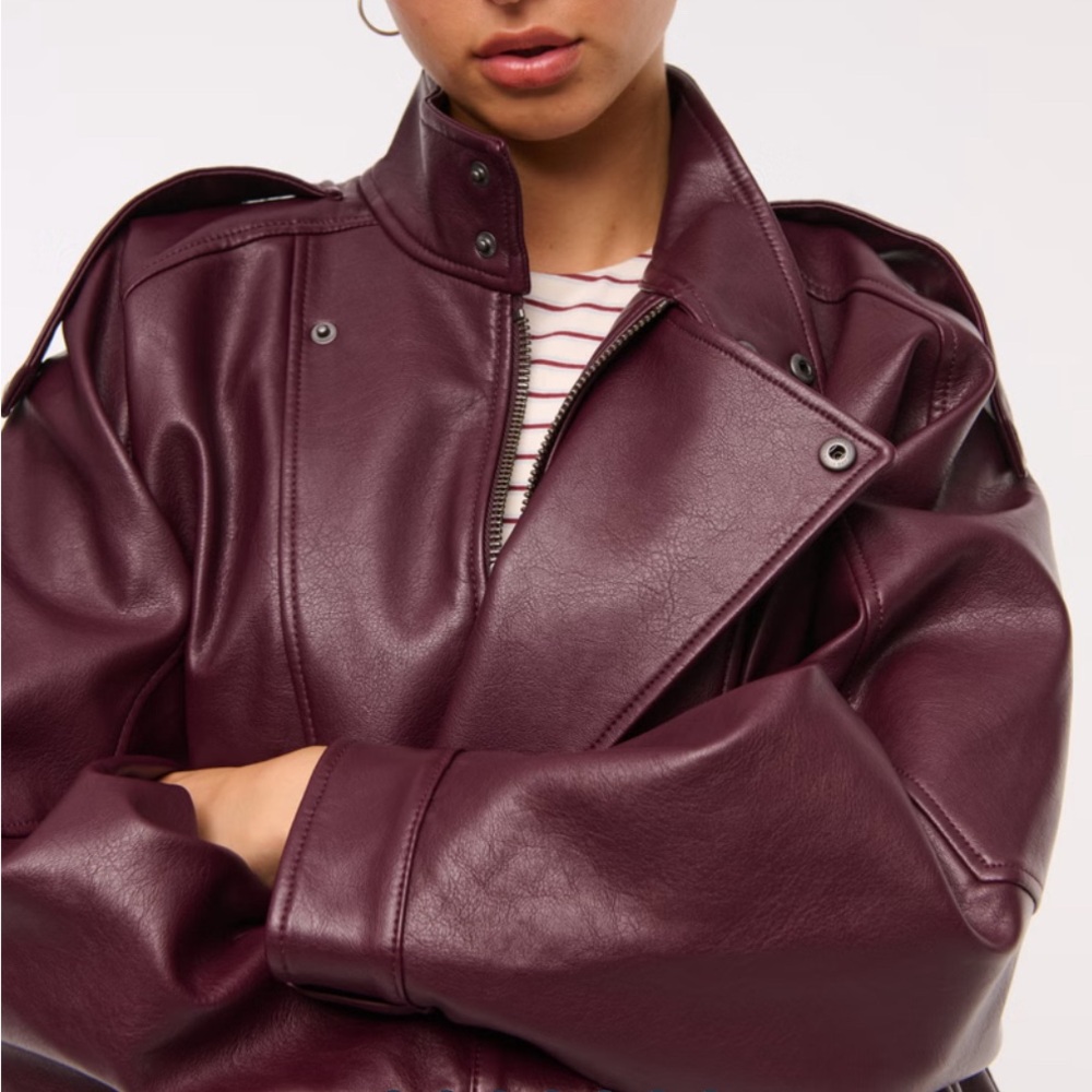 Abercrombie Relaxed Mockneck Vegan Leather Bomber Jacket


Never worn. NWT.